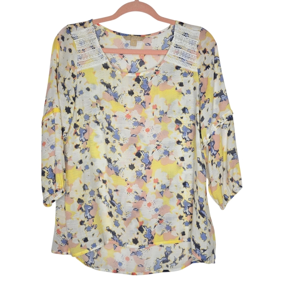 Hope & Harlow brand abstract print blouse with 3/4 sleeves